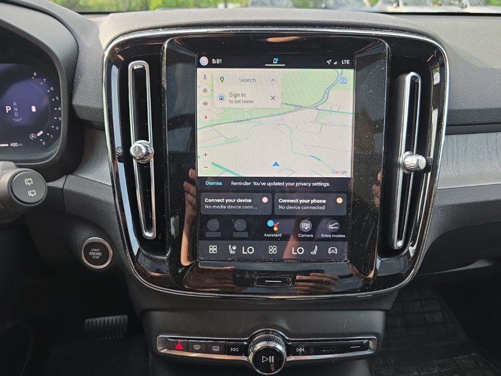 2025 Volvo XC40 B5 Plus Bright Theme Hunt Valley MD