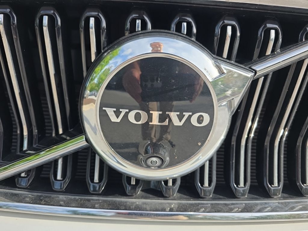 2025 Volvo XC40 B5 Plus Bright Theme Hunt Valley MD