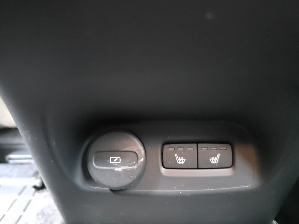 2025 Volvo XC40 B5 Plus Bright Theme Hunt Valley MD