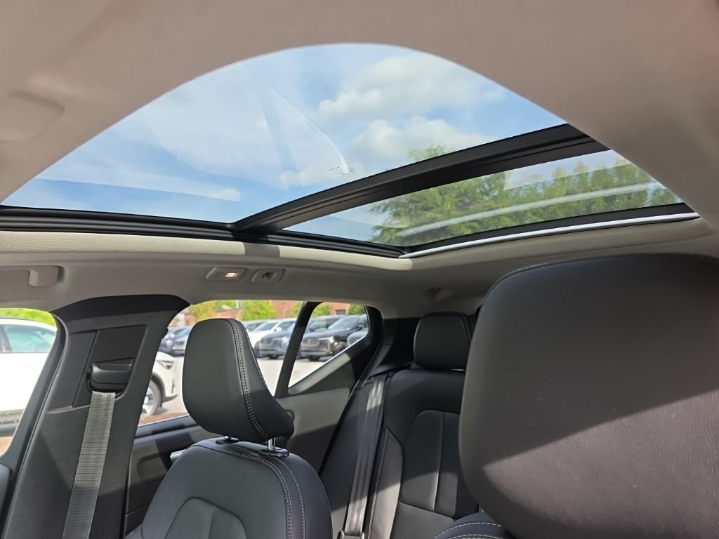 2025 Volvo XC40 B5 Plus Bright Theme Hunt Valley MD
