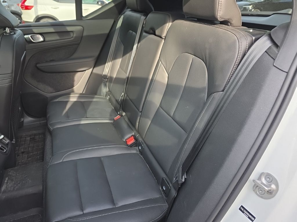 2025 Volvo XC40 B5 Plus Bright Theme Hunt Valley MD