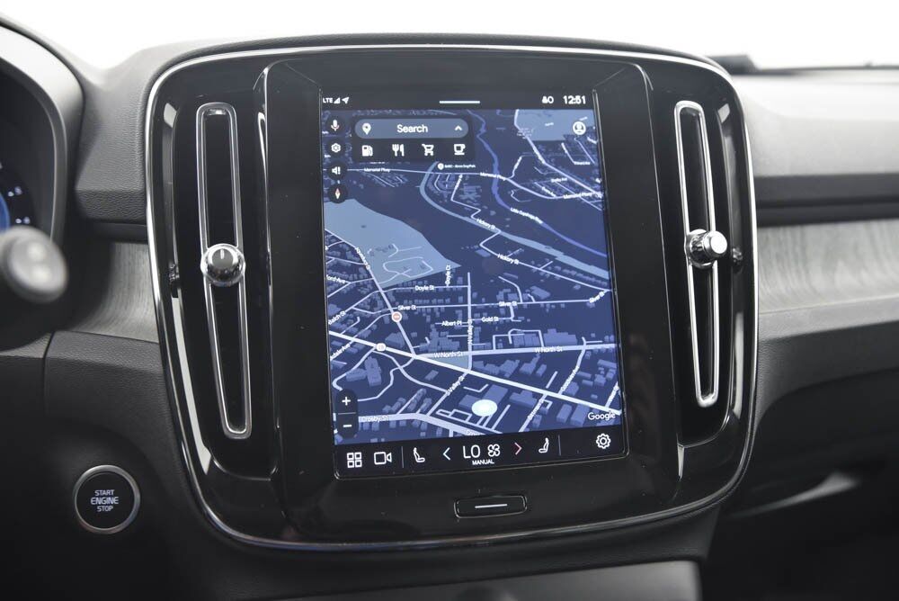 2025 Volvo XC40 B5 Plus Dark Theme Akron OH