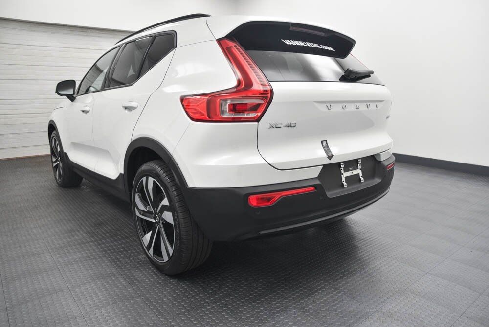2025 Volvo XC40 B5 Plus Dark Theme Akron OH