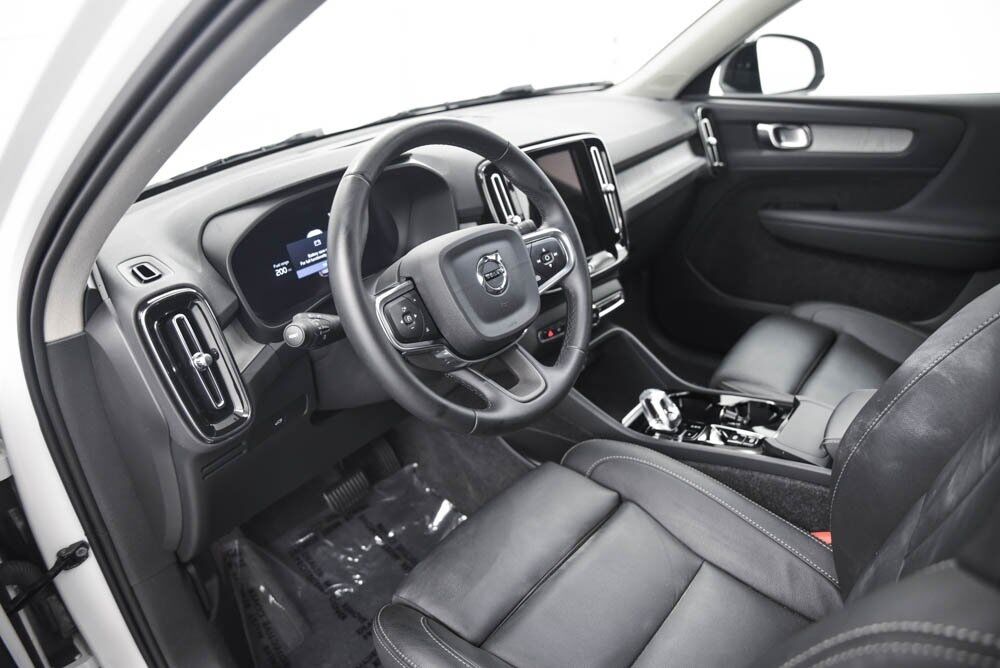 2025 Volvo XC40 B5 Plus Dark Theme Akron OH
