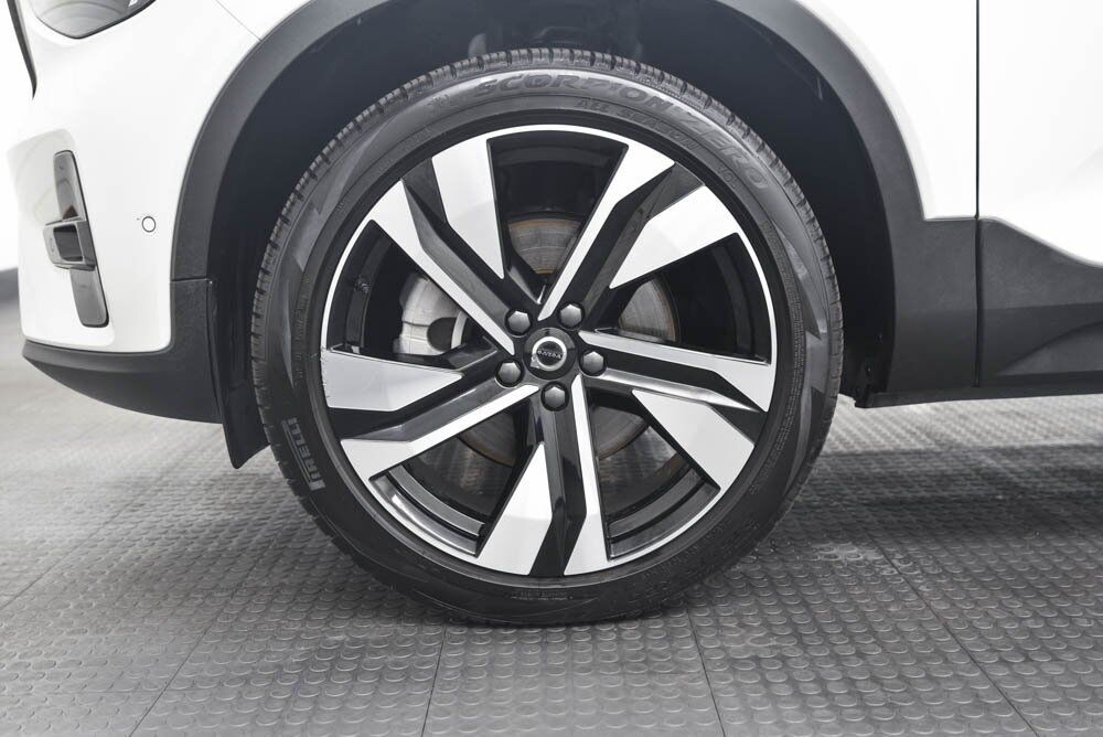2025 Volvo XC40 B5 Plus Dark Theme Akron OH