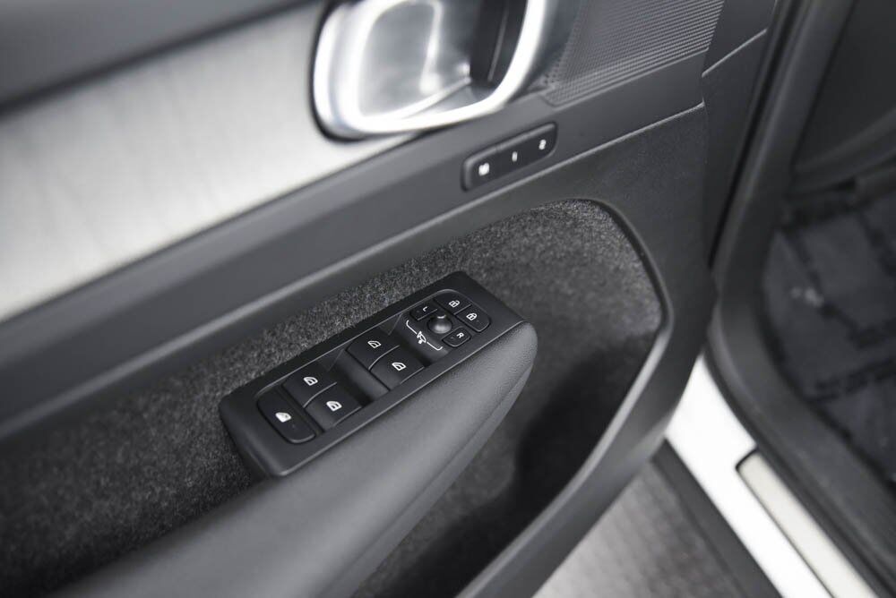 2025 Volvo XC40 B5 Plus Dark Theme Akron OH