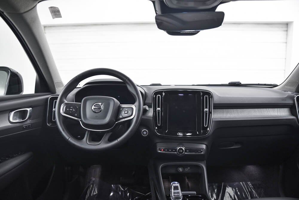 2025 Volvo XC40 B5 Plus Dark Theme Akron OH