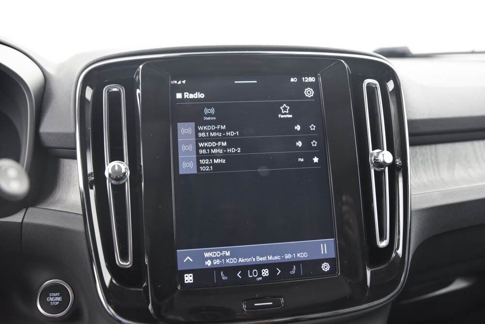 2025 Volvo XC40 B5 Plus Dark Theme Akron OH