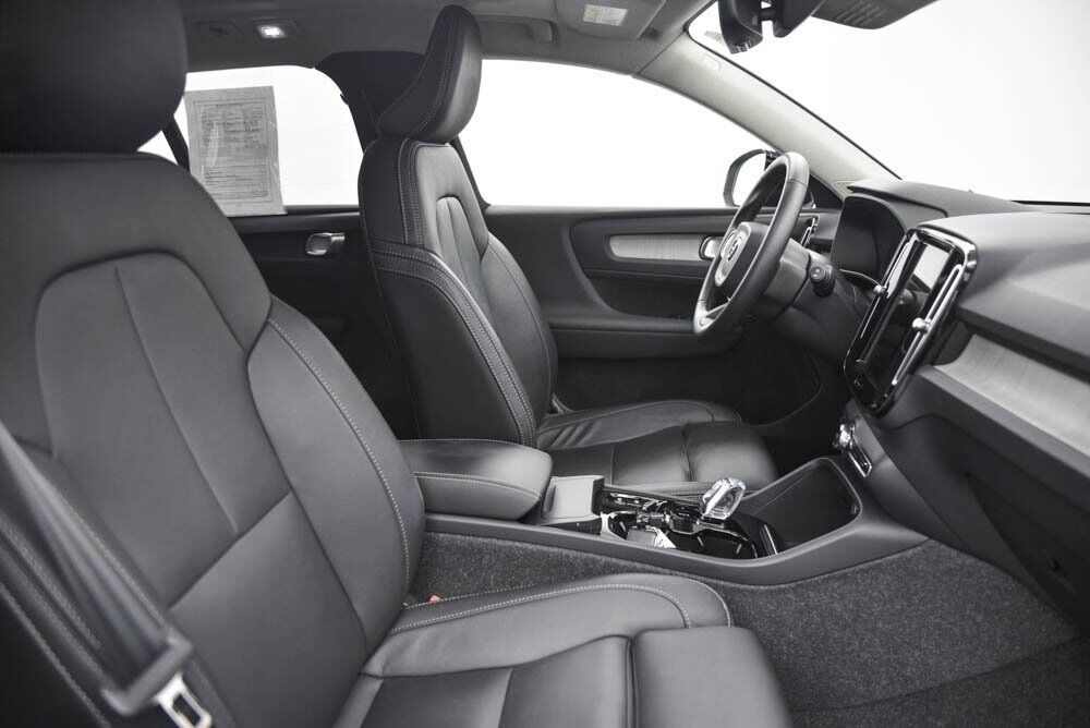 2025 Volvo XC40 B5 Plus Dark Theme Akron OH