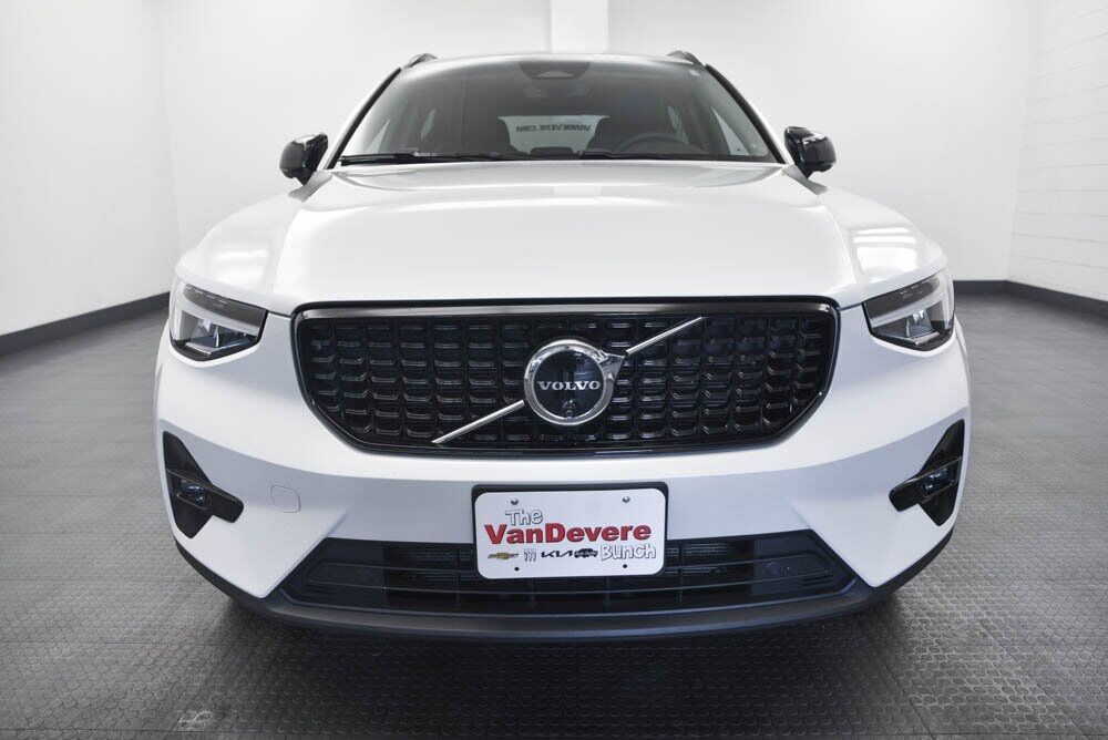 2025 Volvo XC40 B5 Plus Dark Theme Akron OH