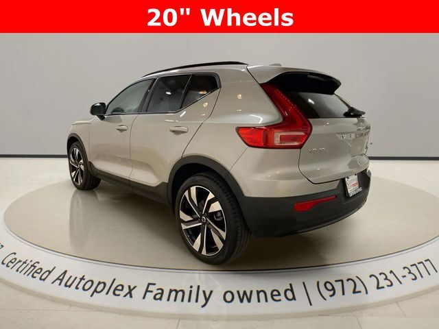 2025 Volvo XC40 B5 Plus Dark Theme