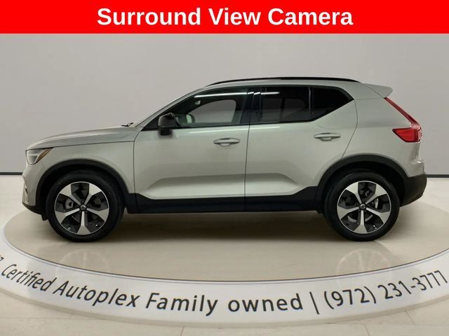 2025 Volvo XC40 B5 Plus Dark Theme