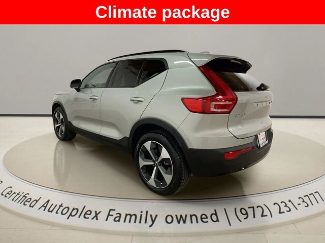 2025 Volvo XC40 B5 Plus Dark Theme