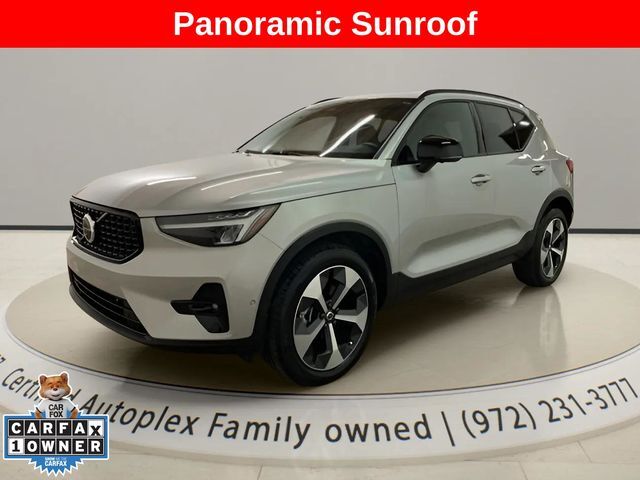 2025 Volvo XC40 B5 Plus Dark Theme
