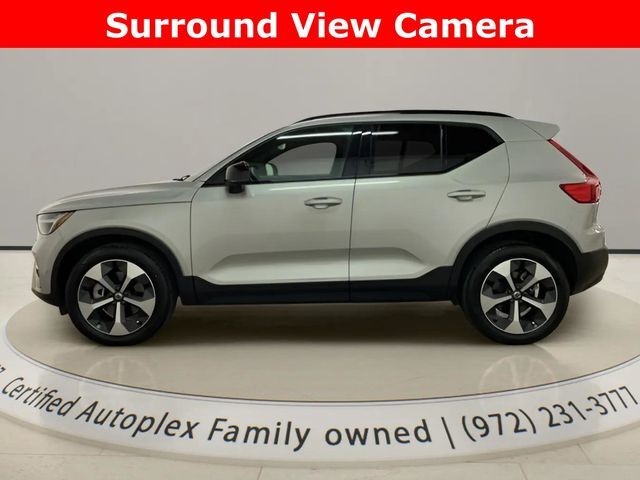 2025 Volvo XC40 B5 Plus Dark Theme