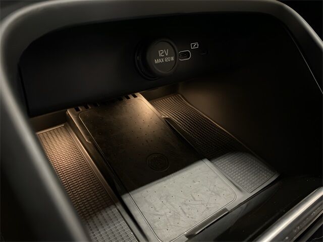 2025 Volvo XC40 B5 Plus Dark Theme Dallas TX
