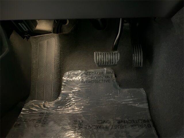 2025 Volvo XC40 B5 Plus Dark Theme Dallas TX