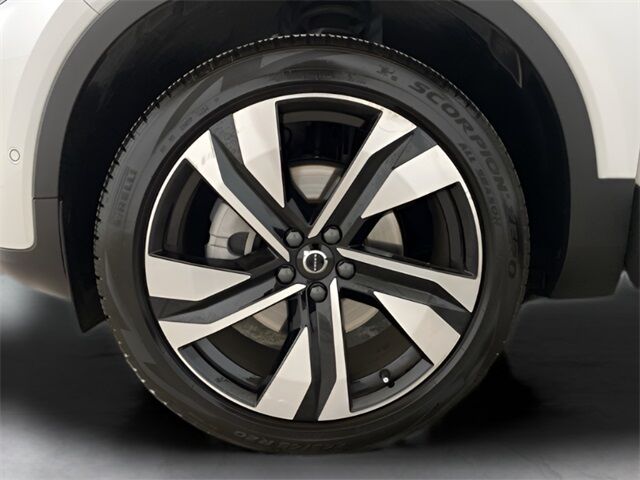 2025 Volvo XC40 B5 Plus Dark Theme Dallas TX