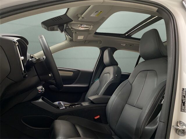 2025 Volvo XC40 B5 Plus Dark Theme Dallas TX