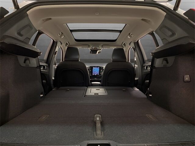 2025 Volvo XC40 B5 Plus Dark Theme Dallas TX