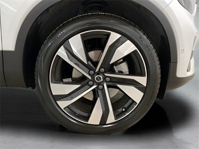 2025 Volvo XC40 B5 Plus Dark Theme Dallas TX