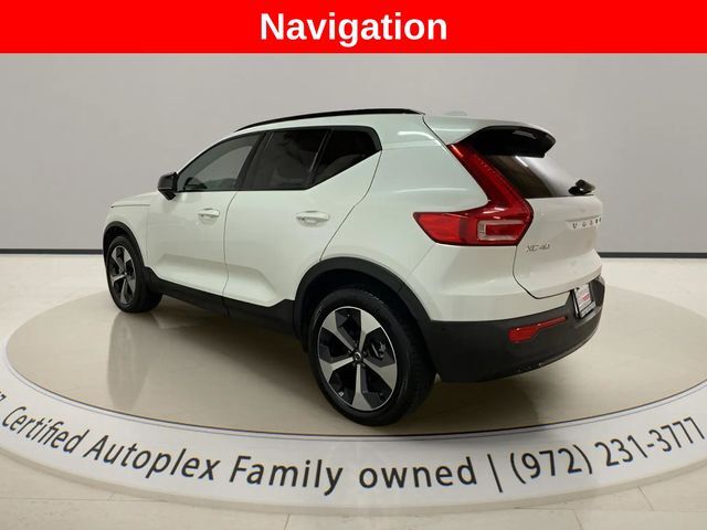 2025 Volvo XC40 B5 Plus Dark Theme