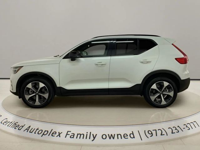 2025 Volvo XC40 B5 Plus Dark Theme