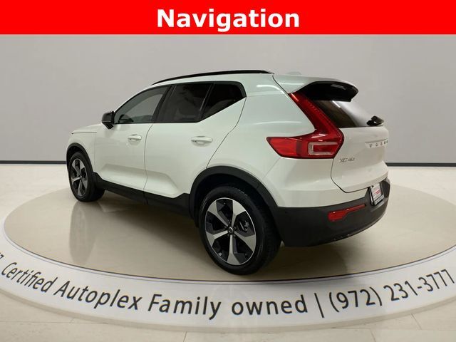 2025 Volvo XC40 B5 Plus Dark Theme