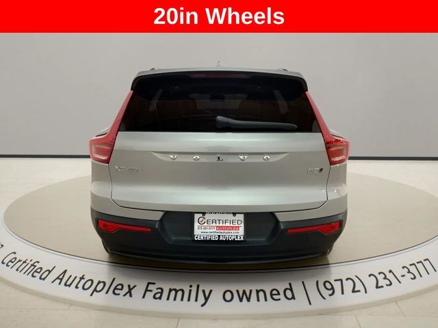 2025 Volvo XC40 B5 Plus Dark Theme