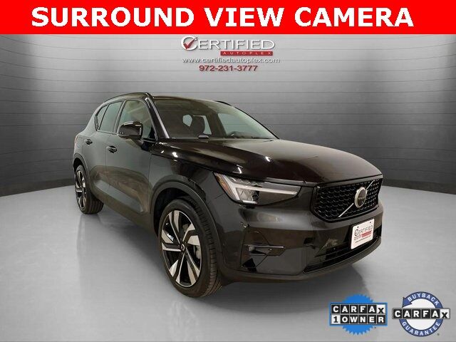 2025 Volvo XC40 B5 Plus Dark Theme