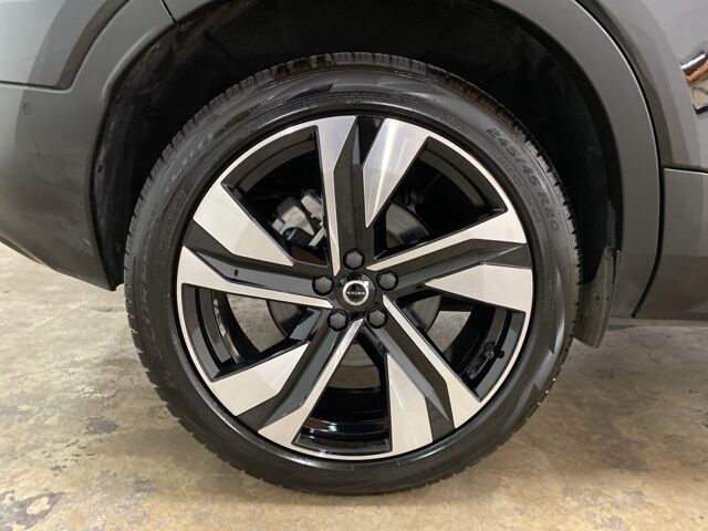 2025 Volvo XC40 B5 Plus Dark Theme Dallas TX