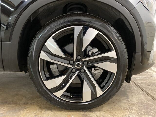 2025 Volvo XC40 B5 Plus Dark Theme Dallas TX