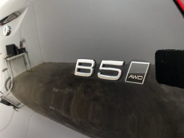 2025 Volvo XC40 B5 Plus Dark Theme Dallas TX