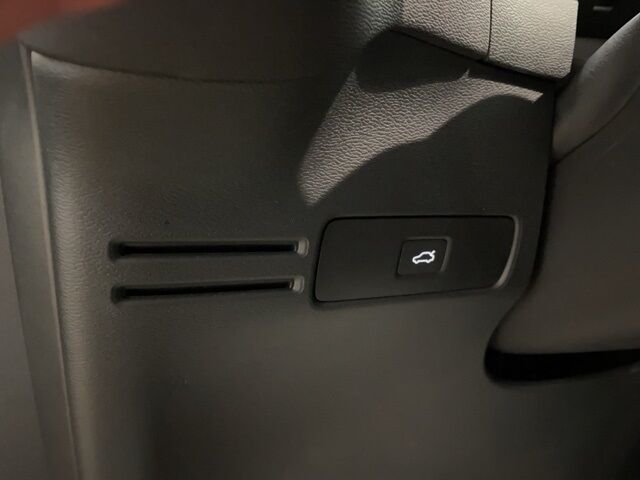 2025 Volvo XC40 B5 Plus Dark Theme Dallas TX