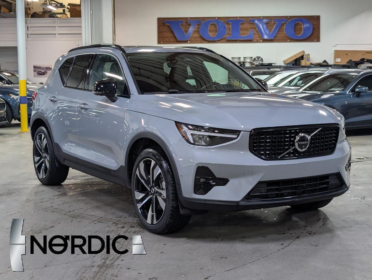 2025 Volvo XC40 B5 Plus Dark Theme