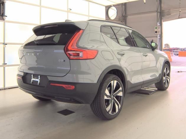 2025 Volvo XC40 B5 Plus Dark Theme Portland OR