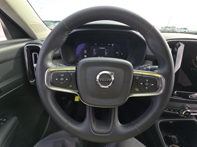 2025 Volvo XC40 B5 Plus Dark Theme Portland OR