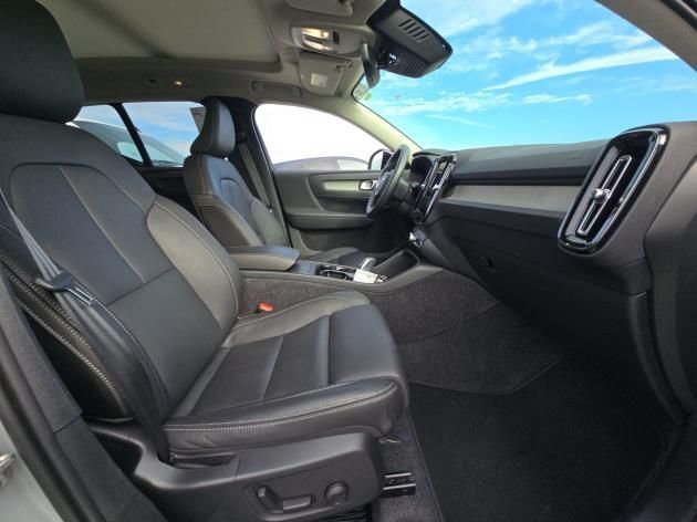 2025 Volvo XC40 B5 Plus Dark Theme Portland OR