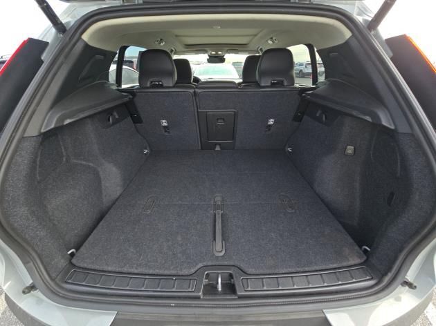 2025 Volvo XC40 B5 Plus Dark Theme Portland OR