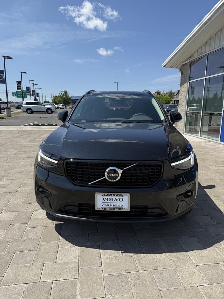 2025 Volvo XC40 B5 Plus Dark Theme Bend OR