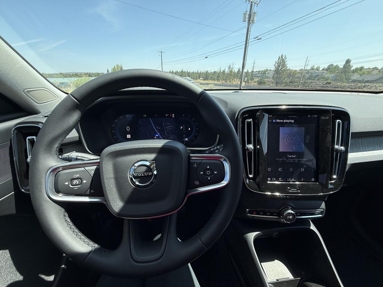 2025 Volvo XC40 B5 Plus Dark Theme Bend OR