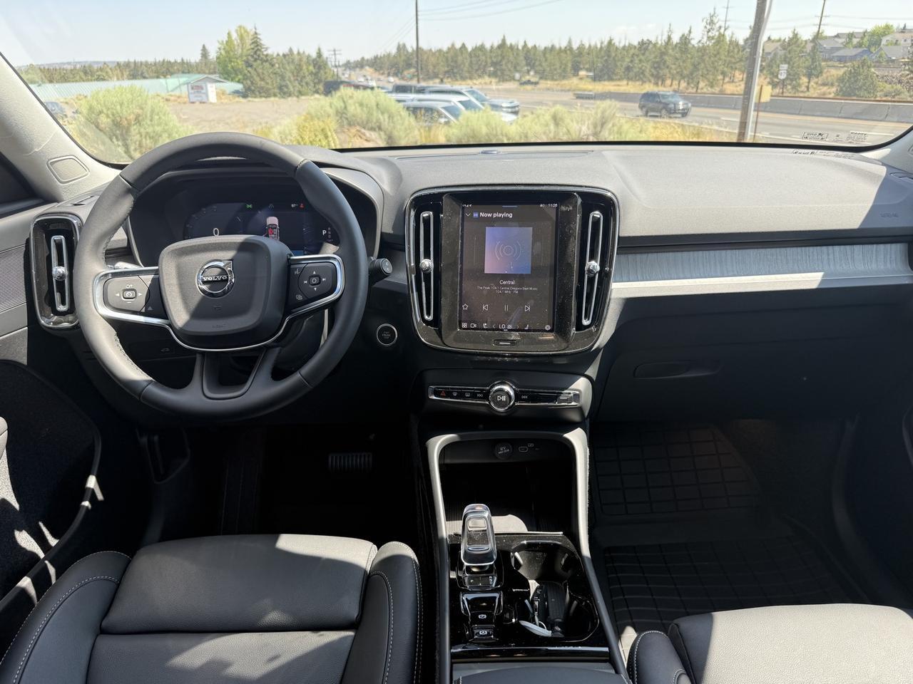 2025 Volvo XC40 B5 Plus Dark Theme Bend OR