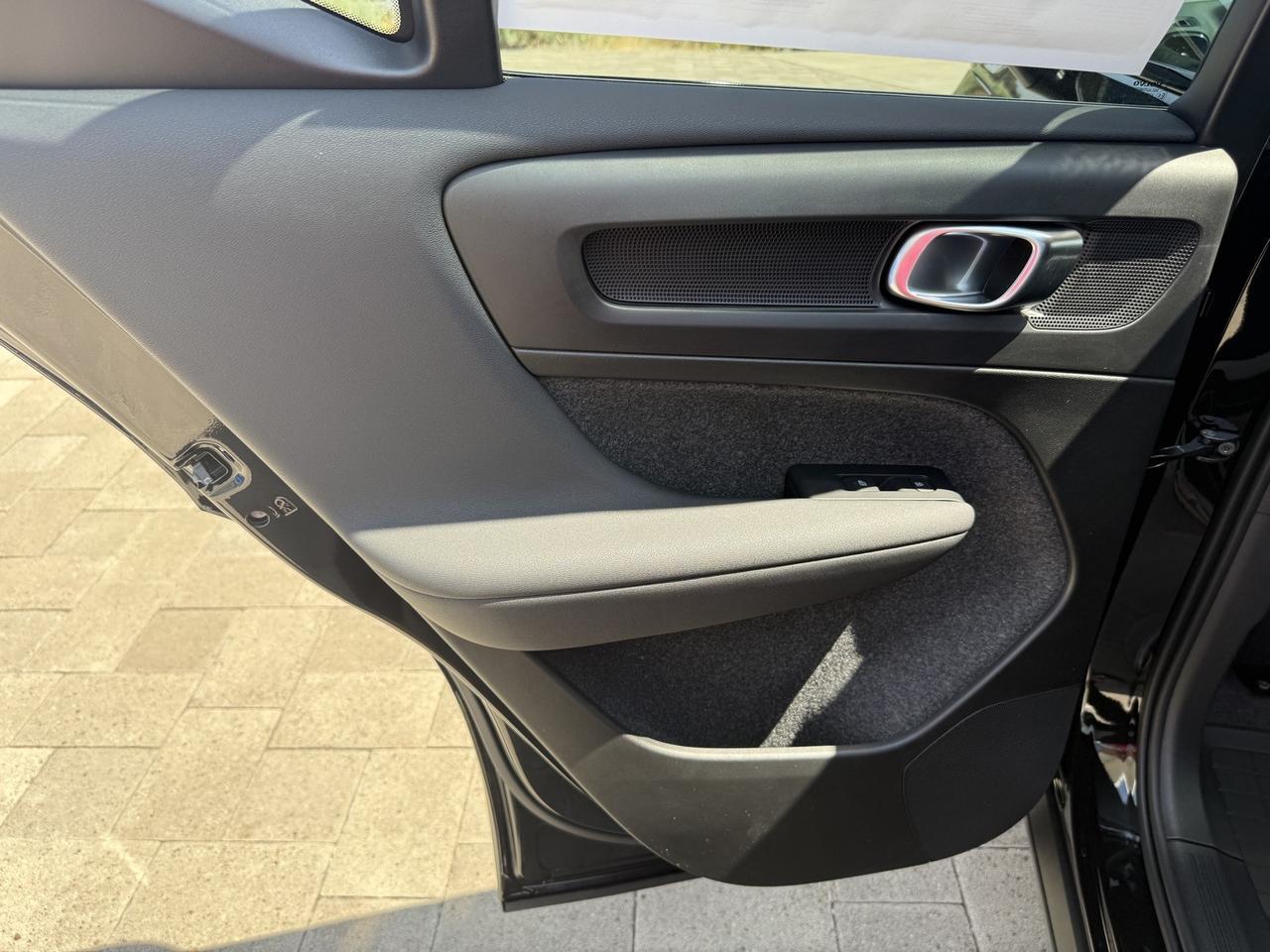 2025 Volvo XC40 B5 Plus Dark Theme Bend OR