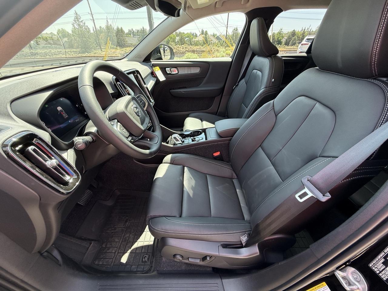 2025 Volvo XC40 B5 Plus Dark Theme Bend OR