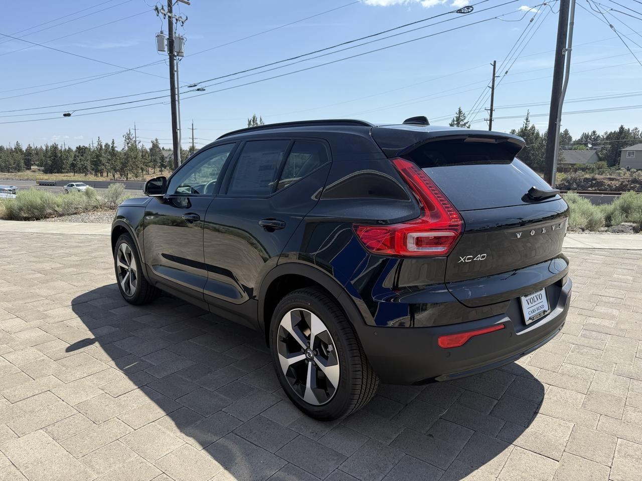 2025 Volvo XC40 B5 Plus Dark Theme Bend OR