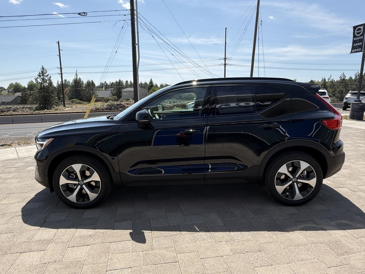 2025 Volvo XC40 B5 Plus Dark Theme Bend OR