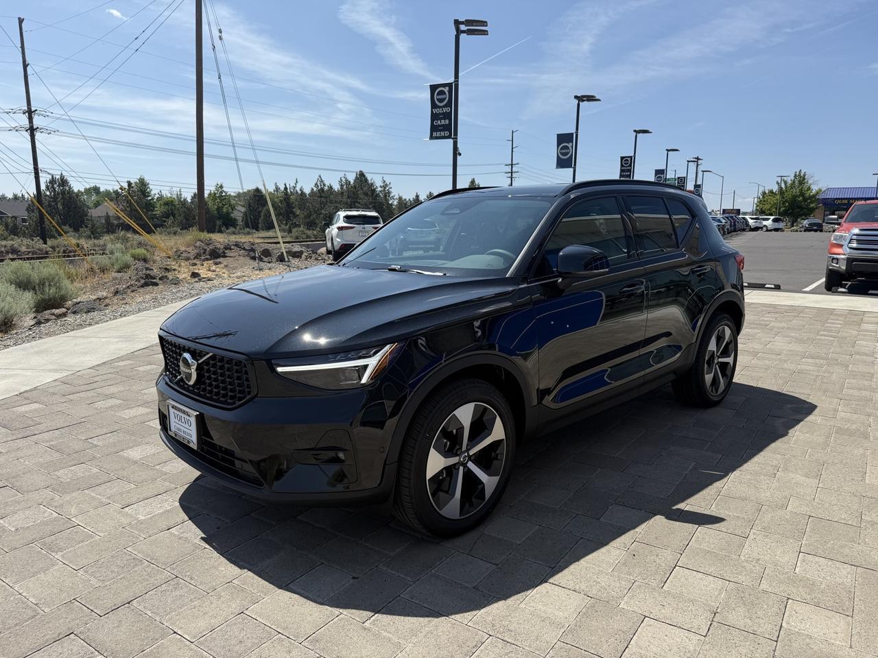 2025 Volvo XC40 B5 Plus Dark Theme Bend OR