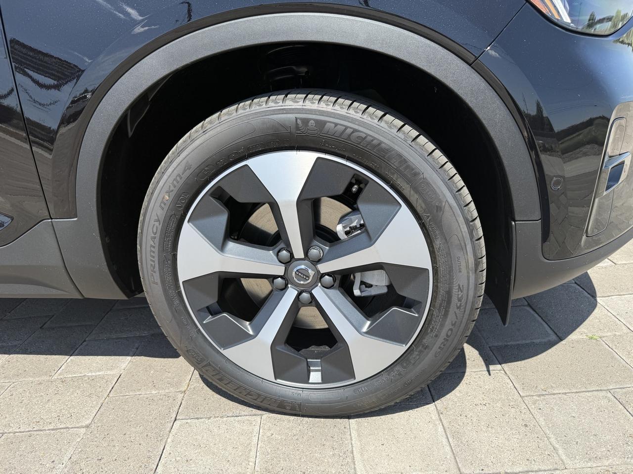 2025 Volvo XC40 B5 Plus Dark Theme Bend OR