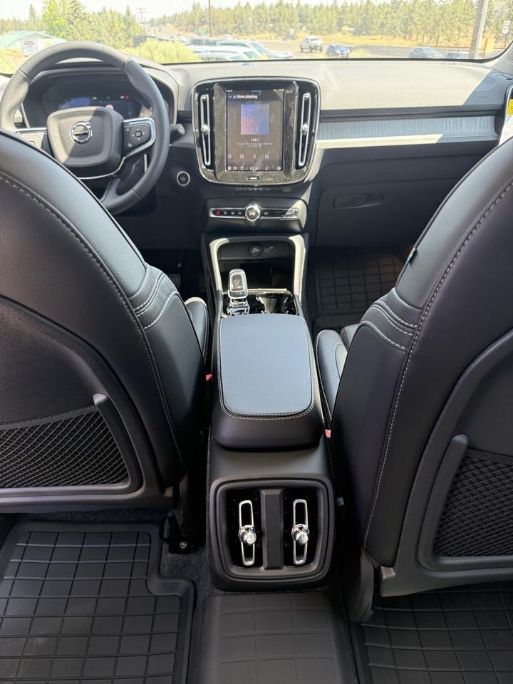 2025 Volvo XC40 B5 Plus Dark Theme Bend OR