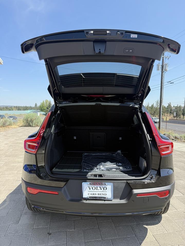 2025 Volvo XC40 B5 Plus Dark Theme Bend OR